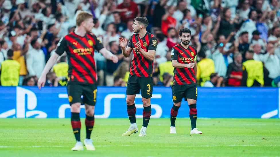 HEADS UP : Dias encourages his teammates after the hosts take the lead.