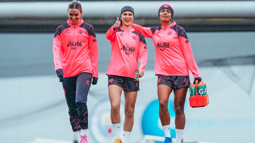 HERE WE GO... : Jill Roord, Kerstin Casparij and Mary Fowler make their way onto the pitch