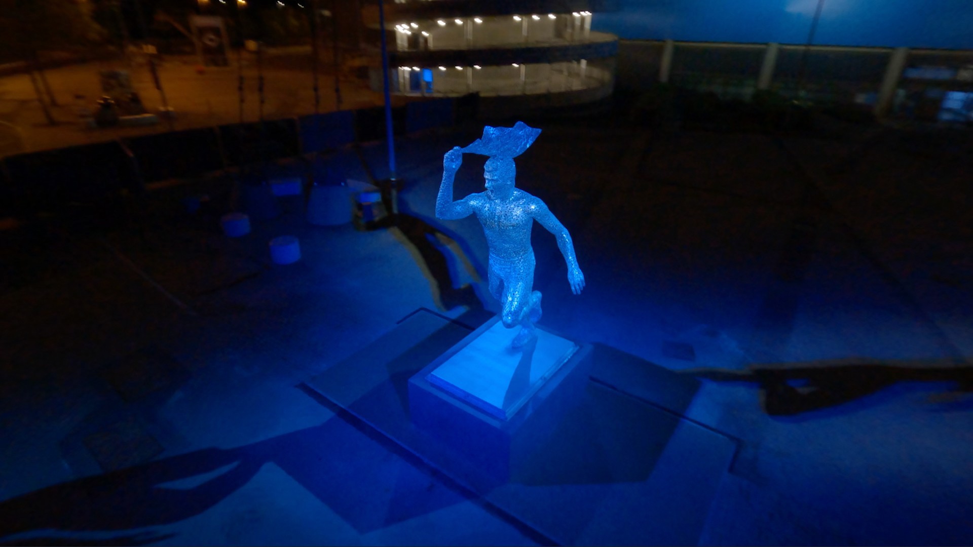  All the angles: Aguero's statue at night