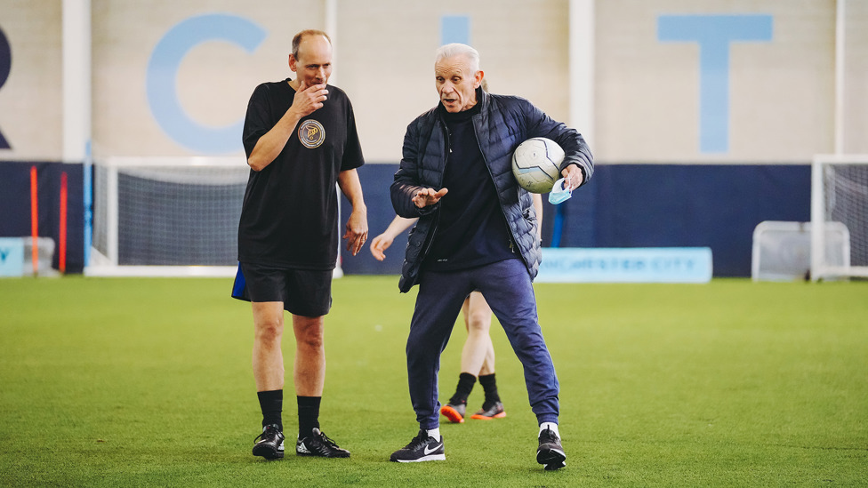 INTSRUCTING : Peter Reid provides Steve Royle with some tips.