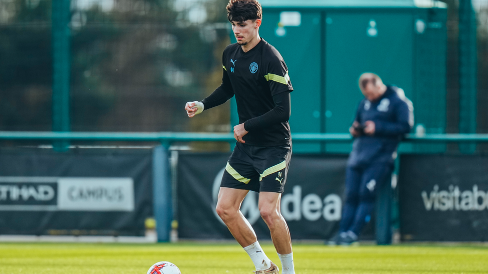 PASS AND MOVE  : Finley Burns controls the ball excellently before plotting his next move