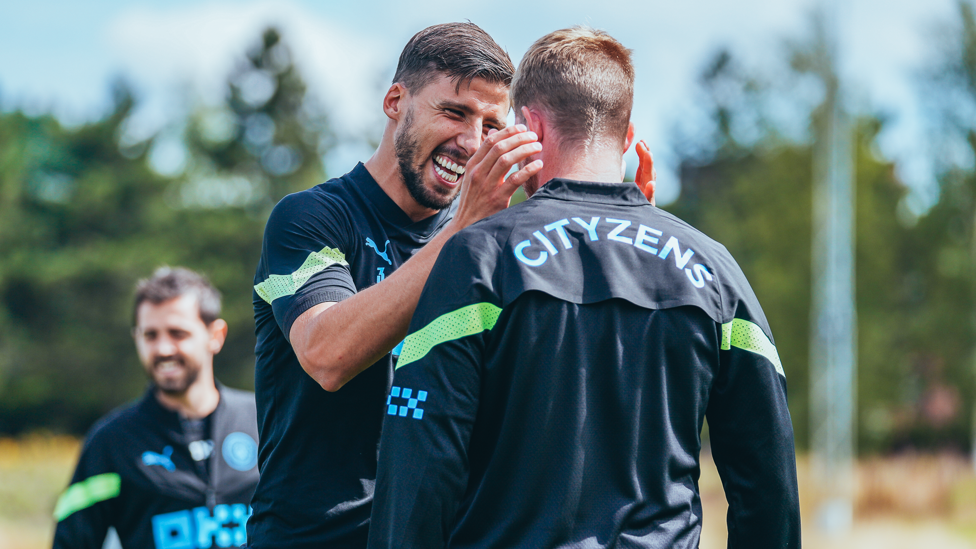 RUBEN RUMBLES KEV : Dias and De Bruyne share a joke