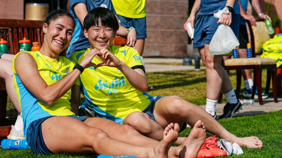 SQUAD GOALS : Laia Aleixandri and Aoba Fujino strike a pose