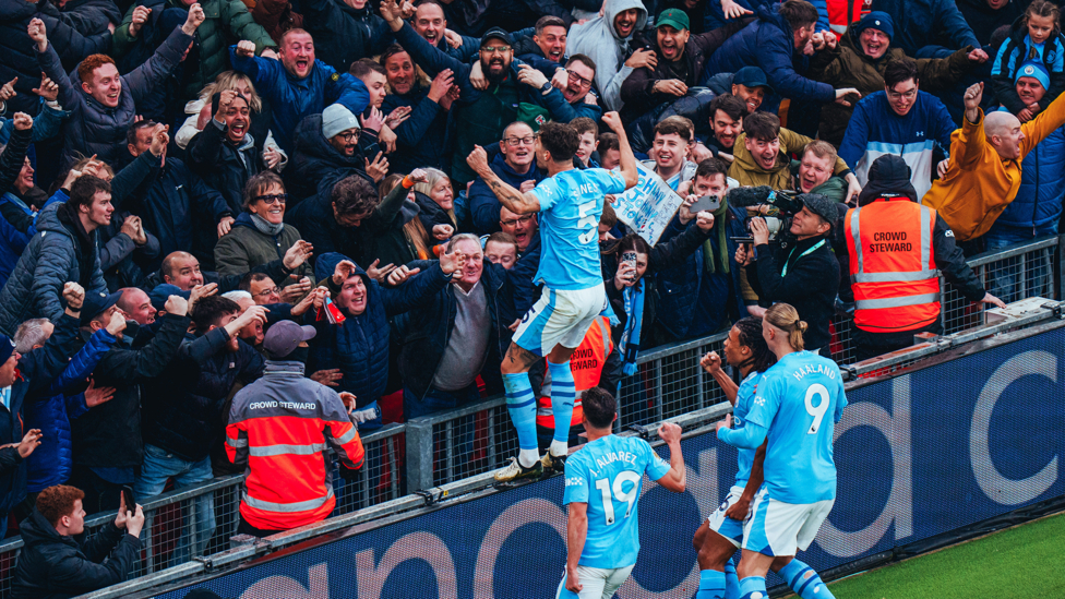 FIST PUMP : Stones celebrates!