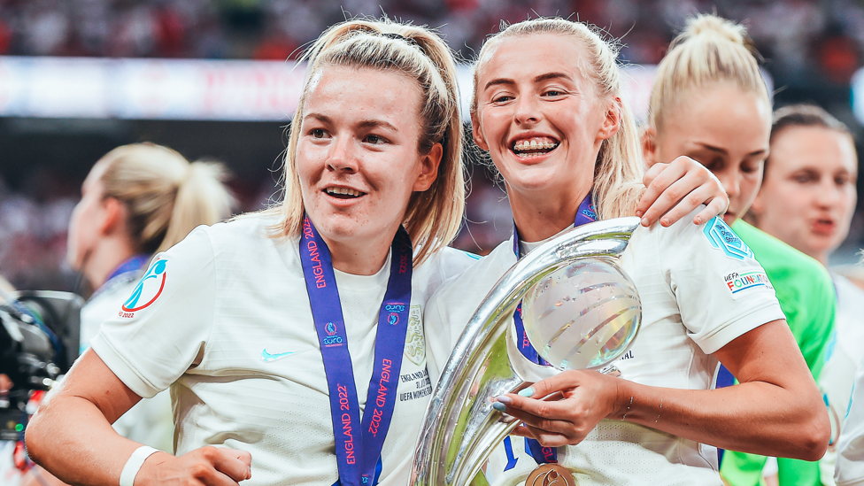 WING WONDERS : Lauren Hemp and Chloe Kelly celebrate the Euro 2022 success at Wembley