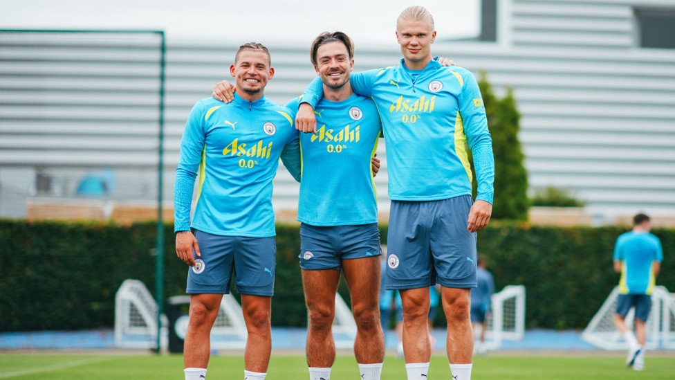 MAGIC NUMBER  : Kalvin Phillips, Jack Grealish and Haaland pose for our camera! 