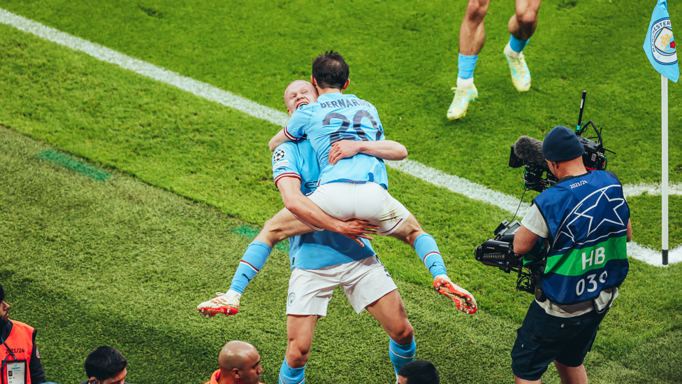 HAALAND HUG : Our number nine shares the love with Bernardo!