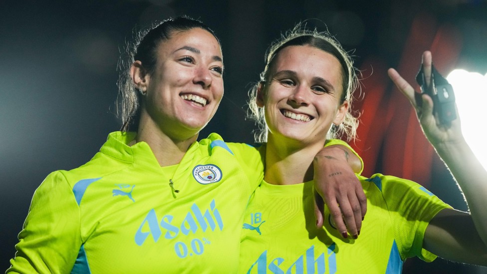 ALL SMILES : Leila Ouahabi and Kerstin Casparij in high spirits