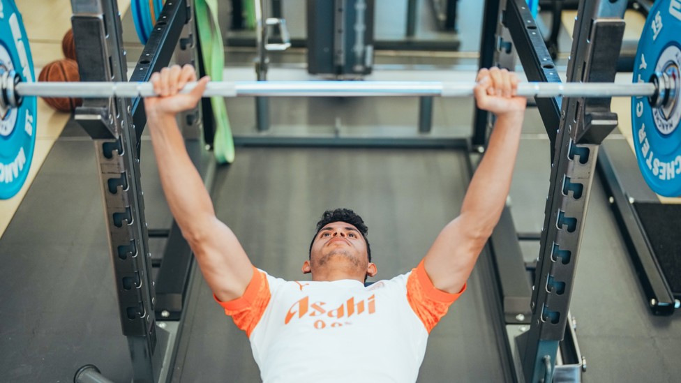 MIGHTY MATHEUS : Nunes on the bench press during the gym session.