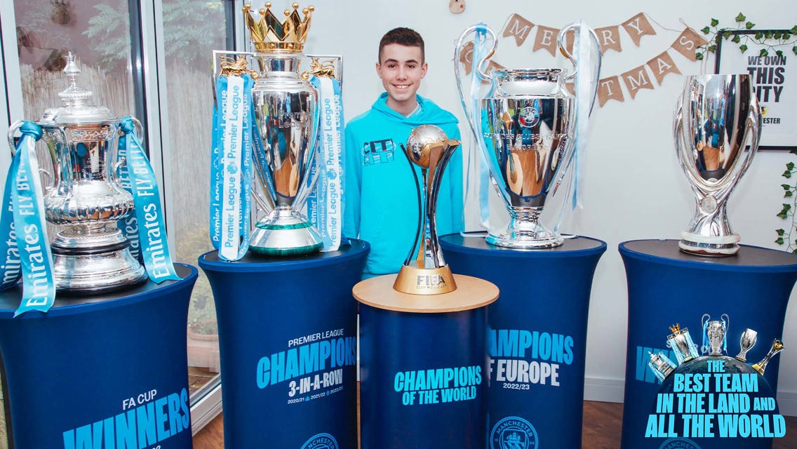 Cityzens Christmas Surprise: The Big Five visit young City fan!