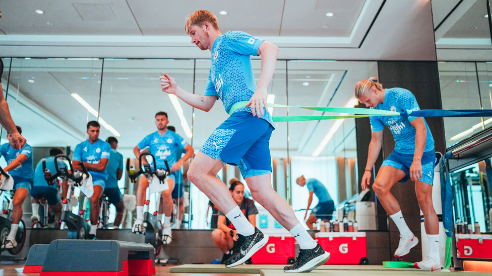 STEPPING UP RECOVERY : Kevin De Bruyne looking good in the gym