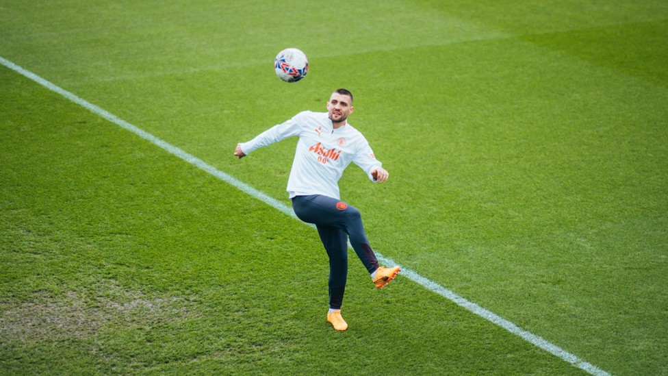 HOW'S YOUR TOUCH : Mateo Kovacic brings the ball down