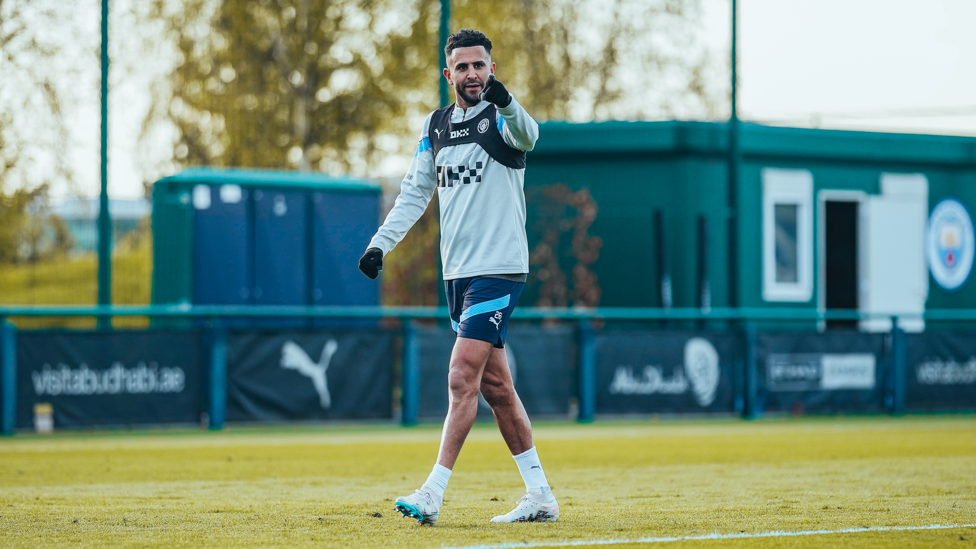 I SEE YOU : Riyad Mahrez points towards the camera