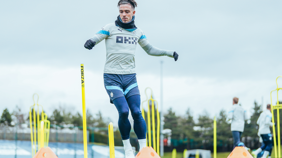 JUMPING JACK : Jack Grealish slaloms through the cones 