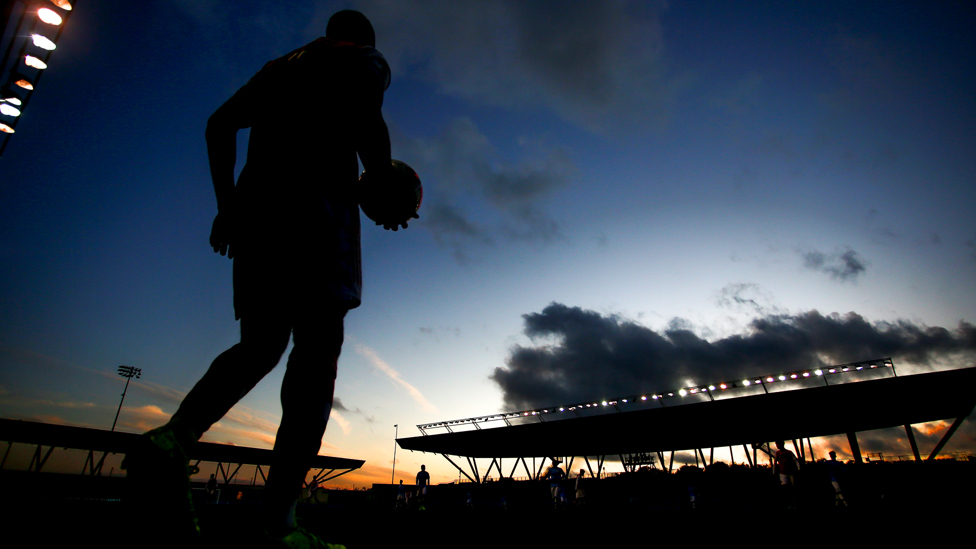 UNDER THE LIGHTS : Incredible colours