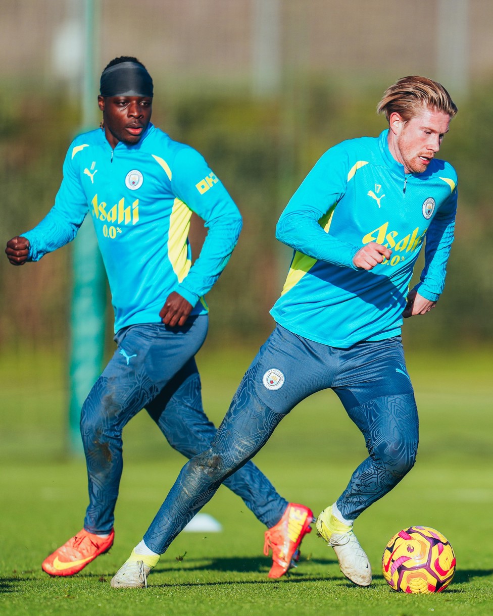 TOUCH TIGHT : Jeremy Doku and Kevin De Bruyne on the ball