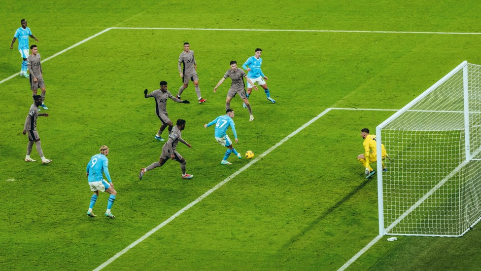 CLINICAL : Phil Foden slots home City’s second of the afternoon