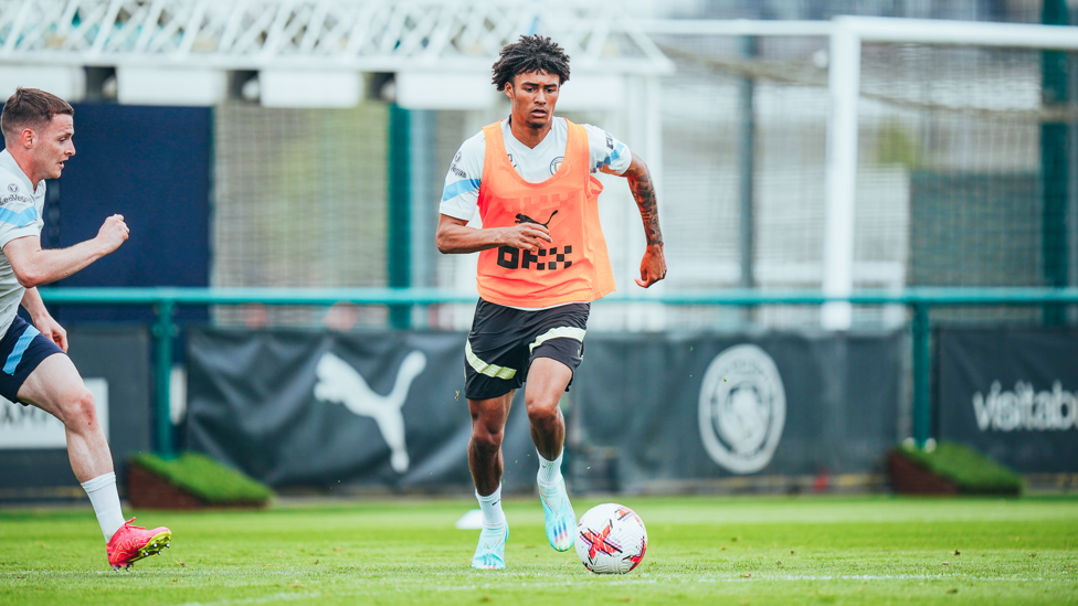 TAME TAYLOR : Kane Taylor joins first-team training and is looking composed on the ball. 