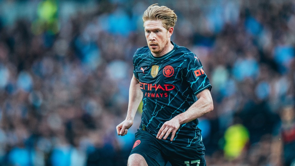 KING KEVIN  : Kevin De Bruyne looks to turn the screw early on.