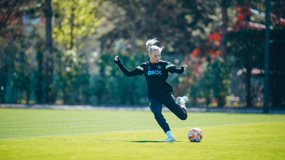 DEFENSIVE ROCK : Alex Greenwood spreads the play