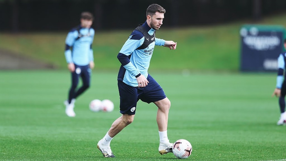  : Laporte on the ball