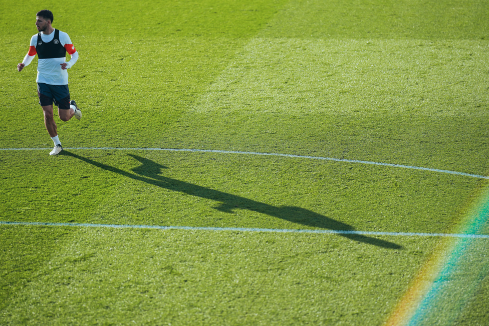 RAINBOWS AND RUBEN : Dias focused while training in the sun.