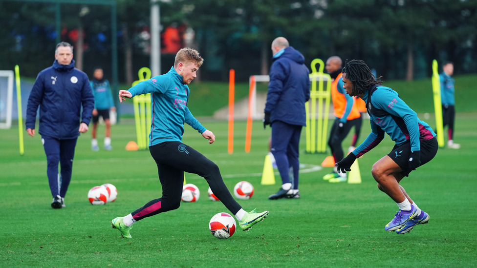 Kevin De Bruyne takes on Nathan Ake