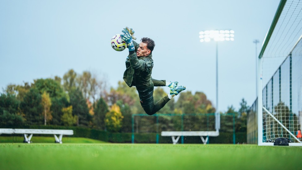 AIR FORCE : Ederson makes the save