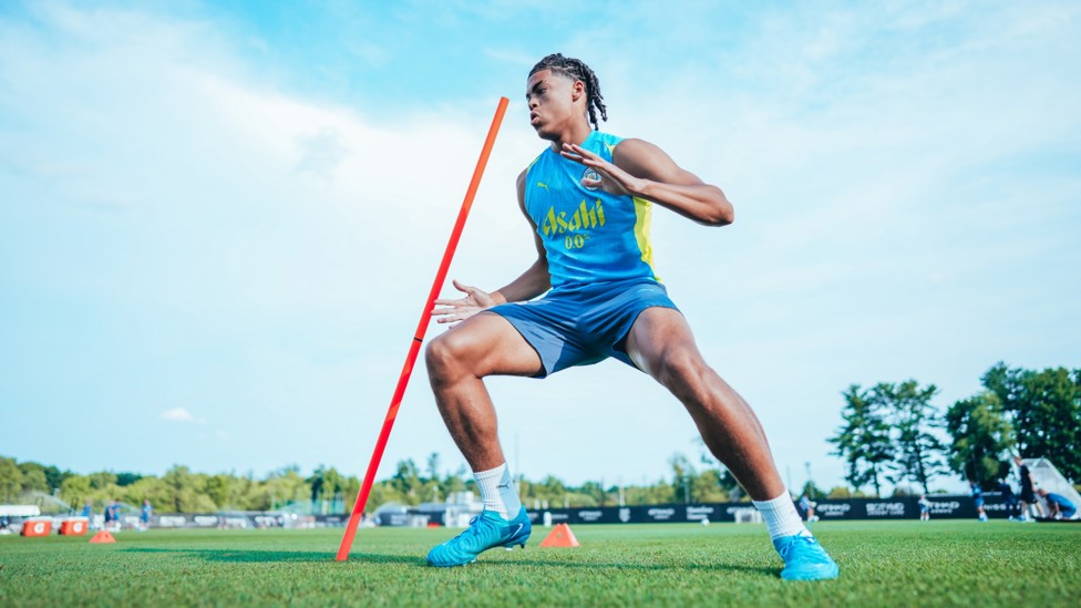 WEAVE  : Jahmai Simpson-Pusey tests his agility. 