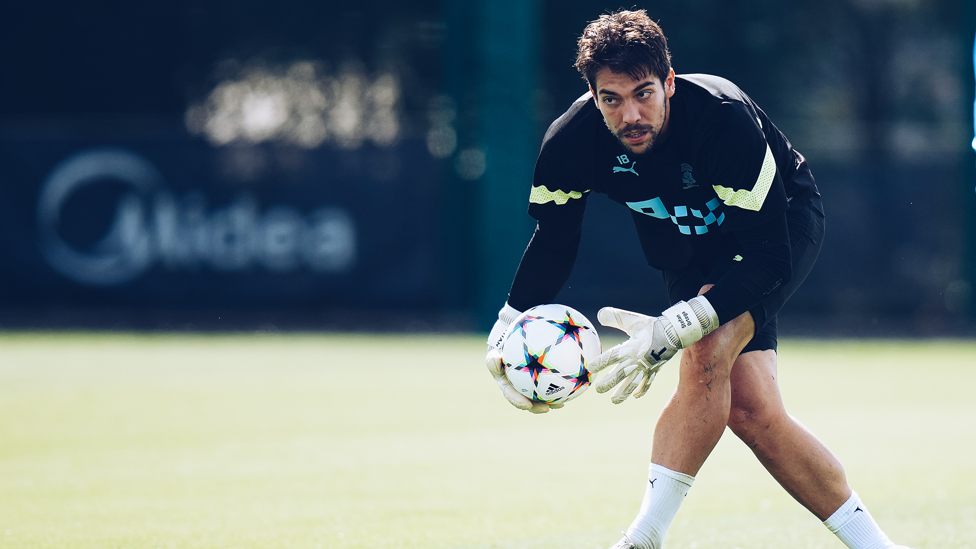 KEEPERS UNION : Stefan Ortega Moreno gets his gloves on a Champions League ball