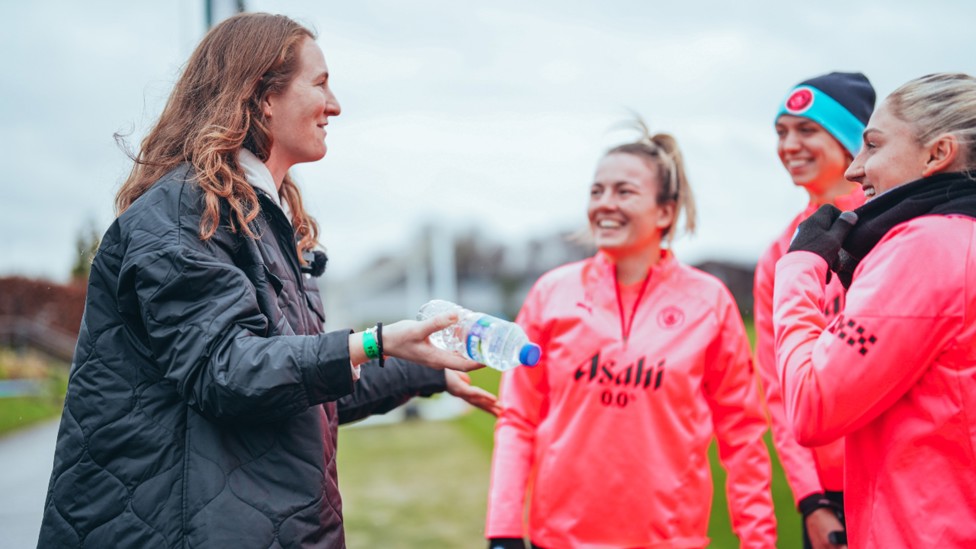 FRIENDS REUNITED: Sam Mewis chats with former City colleagues Lauren Hemp, Esme Morgan and Laura Coombs.