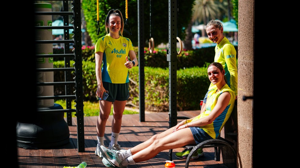 GYM WORK : Lauren Hemp, Jill Roord and Laura Coombs spot the camera