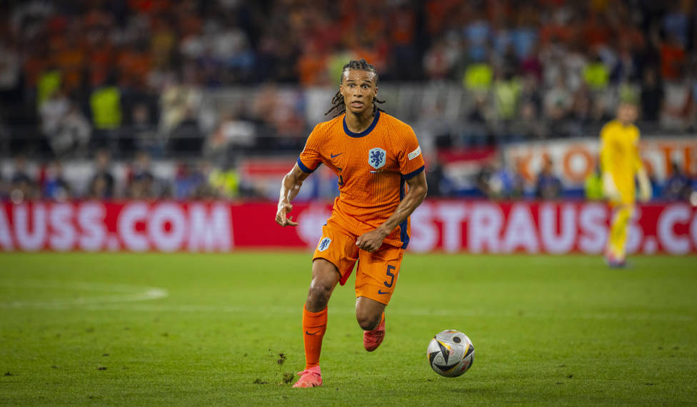 DEFENSIVE DUTIES : Nathan Ake looked to help the Netherlands maintain possession against an organised England side.