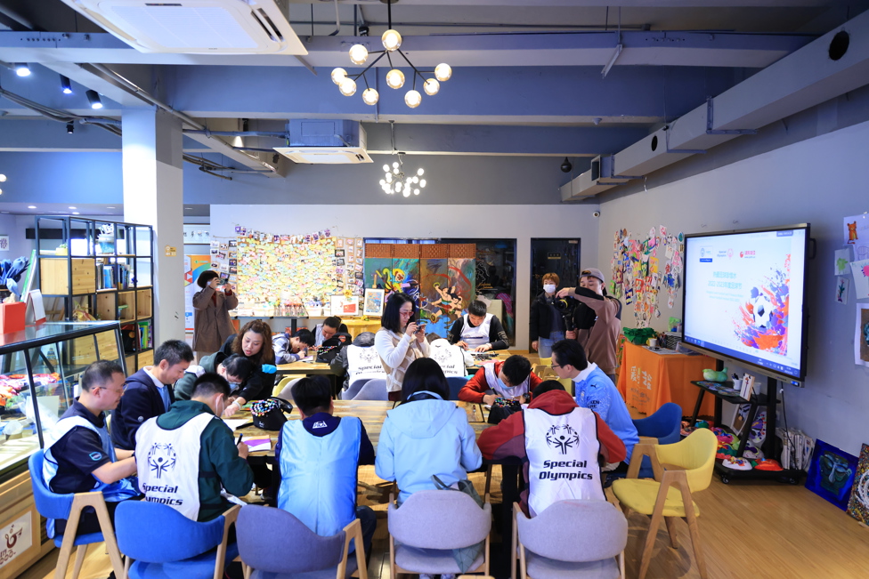 7 : Participants also had the opportunity to take part in an interactive art workshop