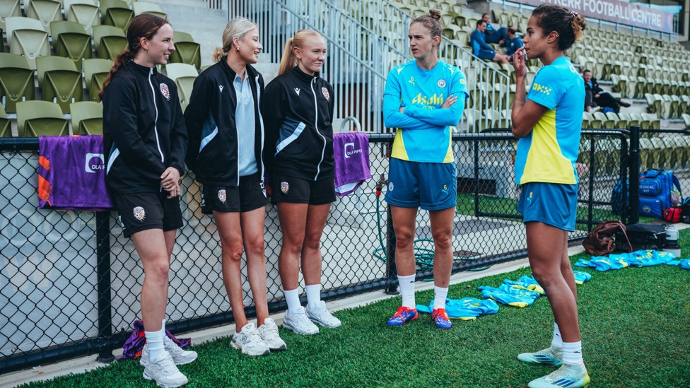 LOCAL STARS : Mary Fowler and Vivianne Miedema meet three Perth Glory players