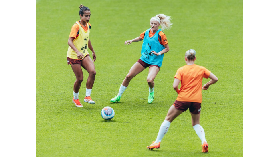 WARM UP: Chloe Kelly's final touches ahead of kick-off