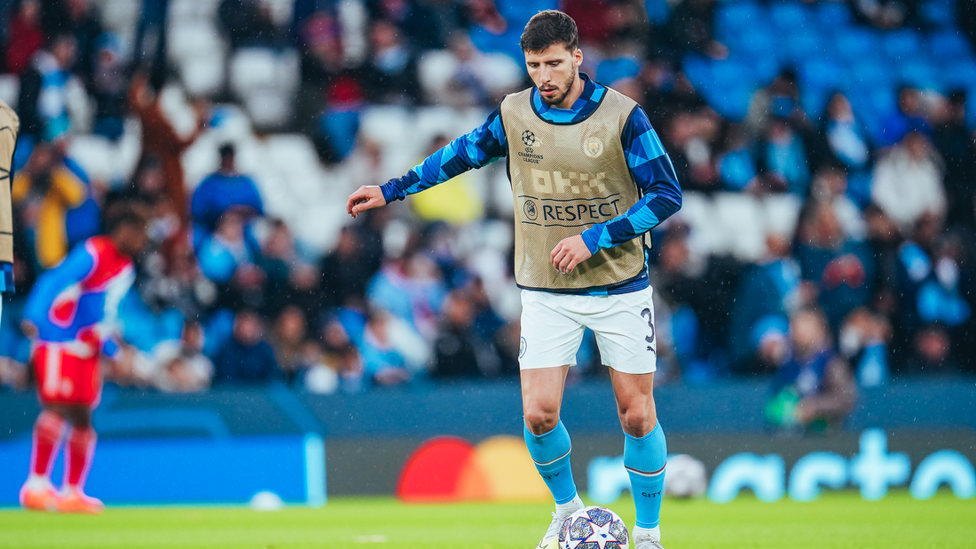 RIPED RUBEN: Passing drills aplenty in the pre-match preparations as the players get a feel for the ball. 