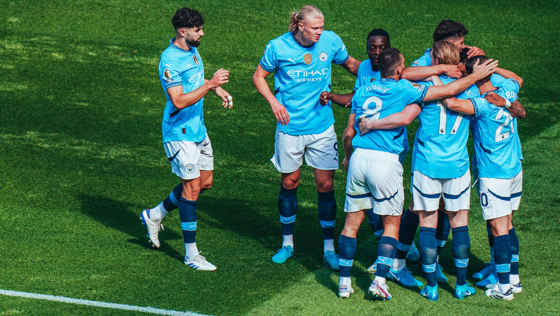 GROUP HUG: KDB feels the love!