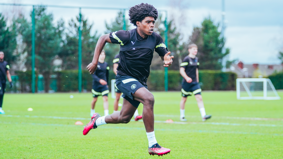 SPRINT TRAINING : Jaden Heskey bursts forward