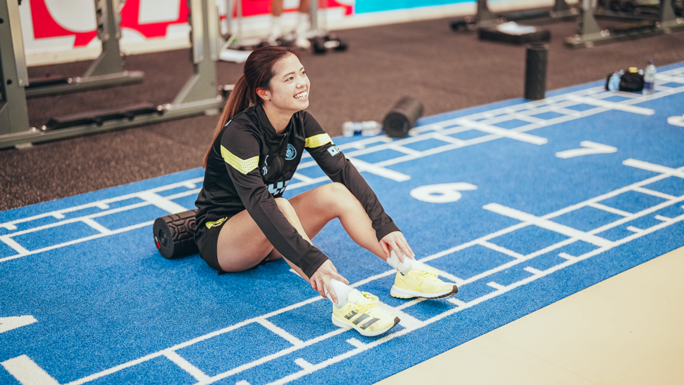 HAPPY TO BE BACK : Yui Hasegawa goes through her warm-ups