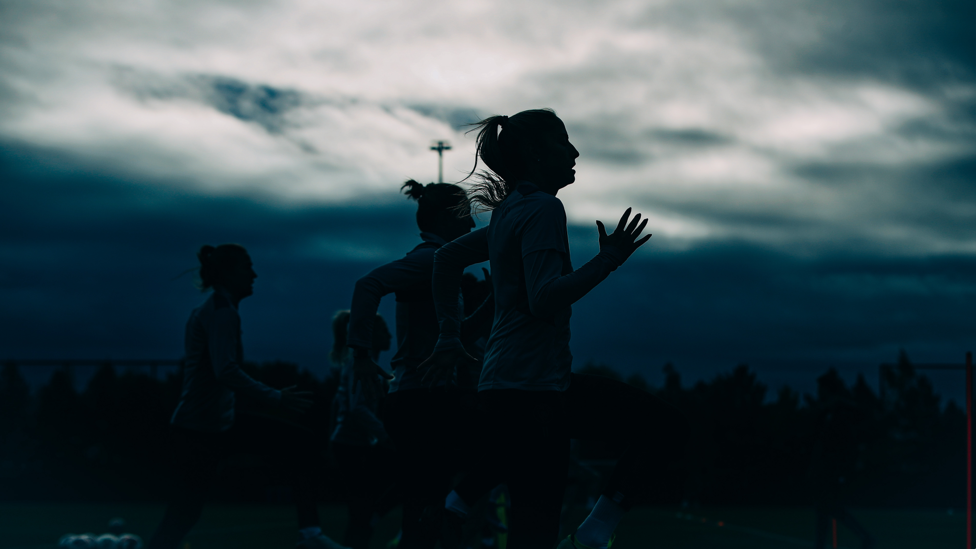 SHADOW PLAY : A team silhouette at the CFA