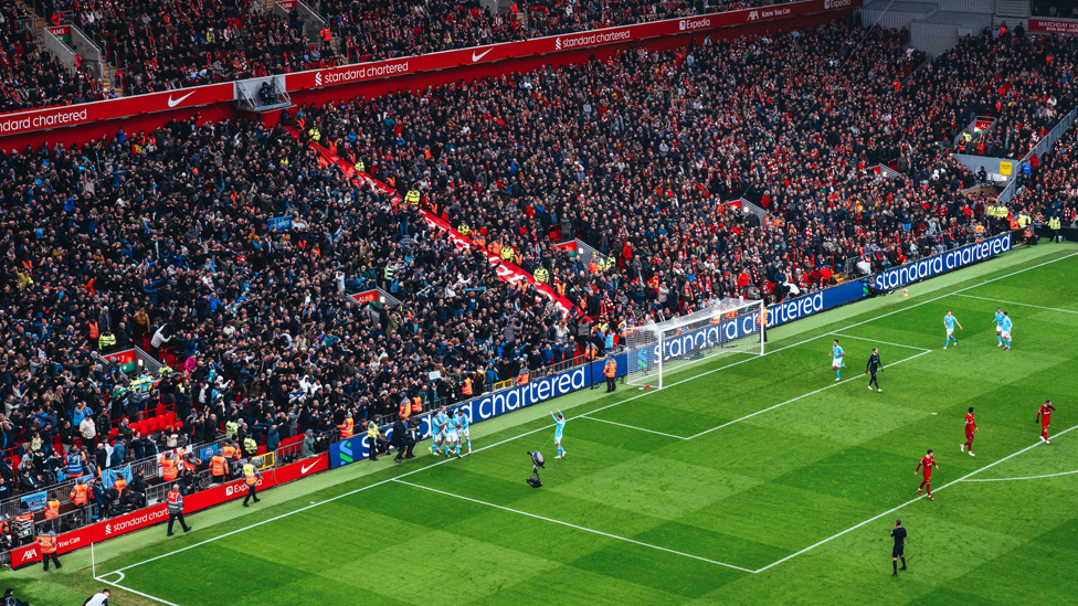 SCENES : What a moment in front of the travelling City fans!