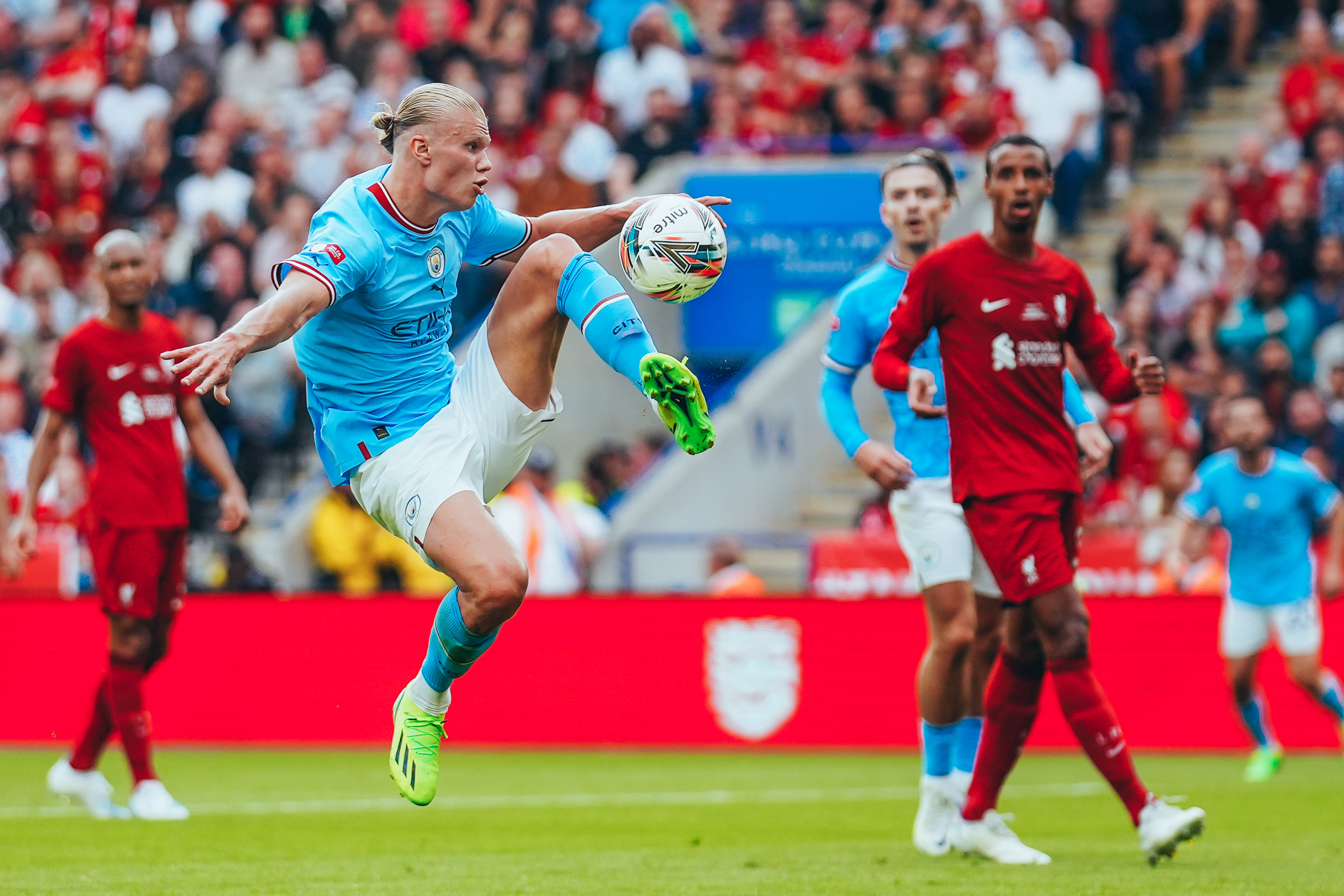 Seis jogadores da Copa do Mundo incluídos no time do City para enfrentar o  Liverpool