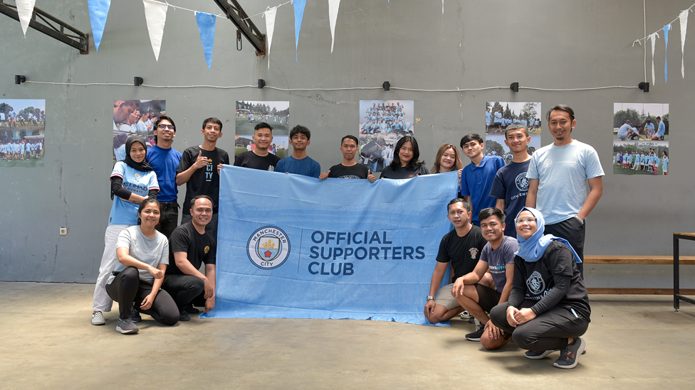 OFFICIAL SUPPORTERS CLUB : Members from the new Bandung OSC attend the event.