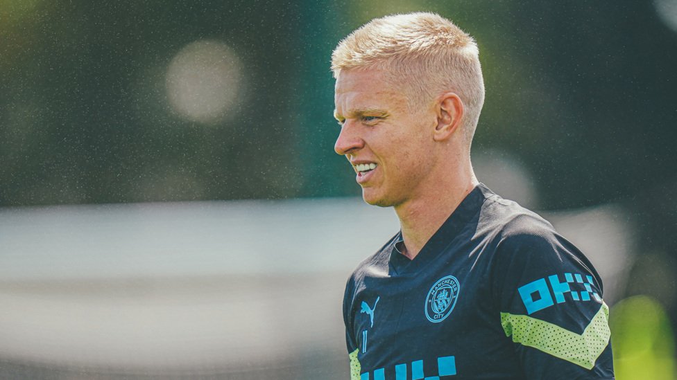 HIGH SPIRITS : Oleksandr Zinchenko gets ready for the next drill