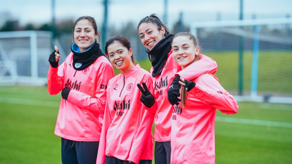 ALL SMILES : Laia Aleixandri, Yui Hasegawa, Leila Ouahabi and Jess Park get into the swing of things