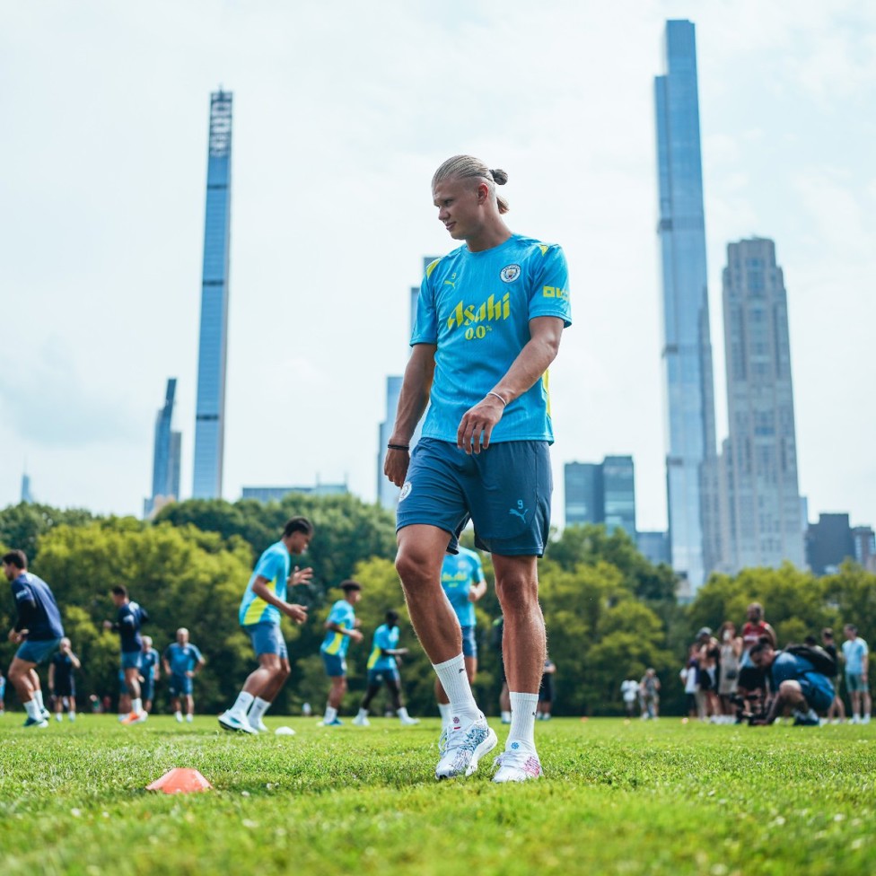 PERSPECTIVE : Erling Haaland towering over the New York skyline!