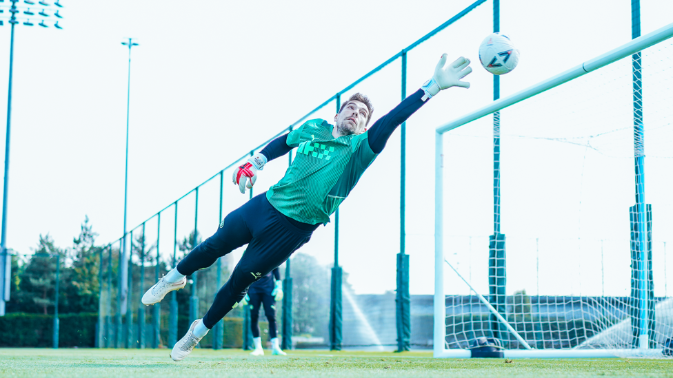 FULL STRETCH : Stefan Ortega Moreno with the save