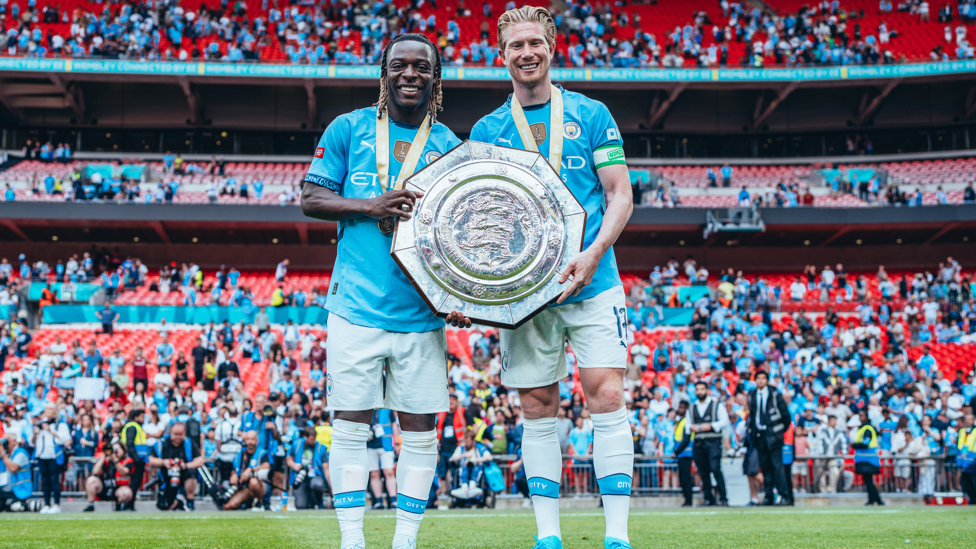 BELGIAN BROS : KDB and Doku hold the trophy.