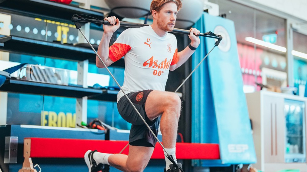 ON THE STRETCH : Kevin De Bruyne in the gym